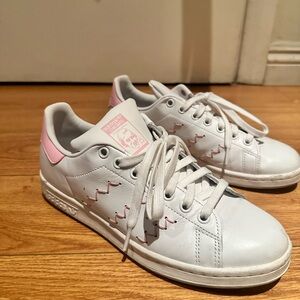 Adidas womens White and Pink Stan Smith collab Sneakers. Size: w 8 - European 40